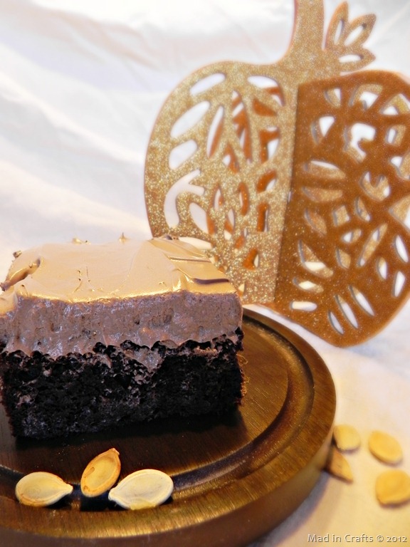[chocolate-pumpkin-wacky-cake41.jpg]