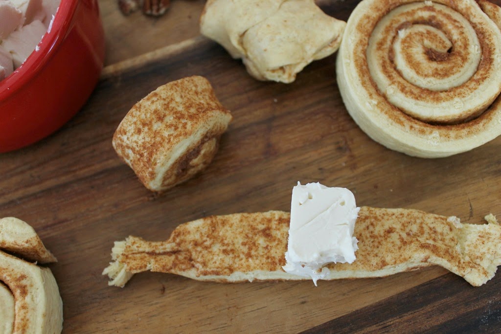 [cream-cheese-and-sweet-rolls4.jpg]