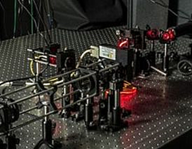 aparato para obter medidas da posição de uma luz laser