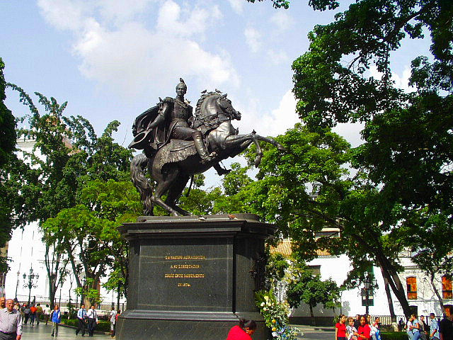 Monumento a Simon Bolivar en Caracas.jpg