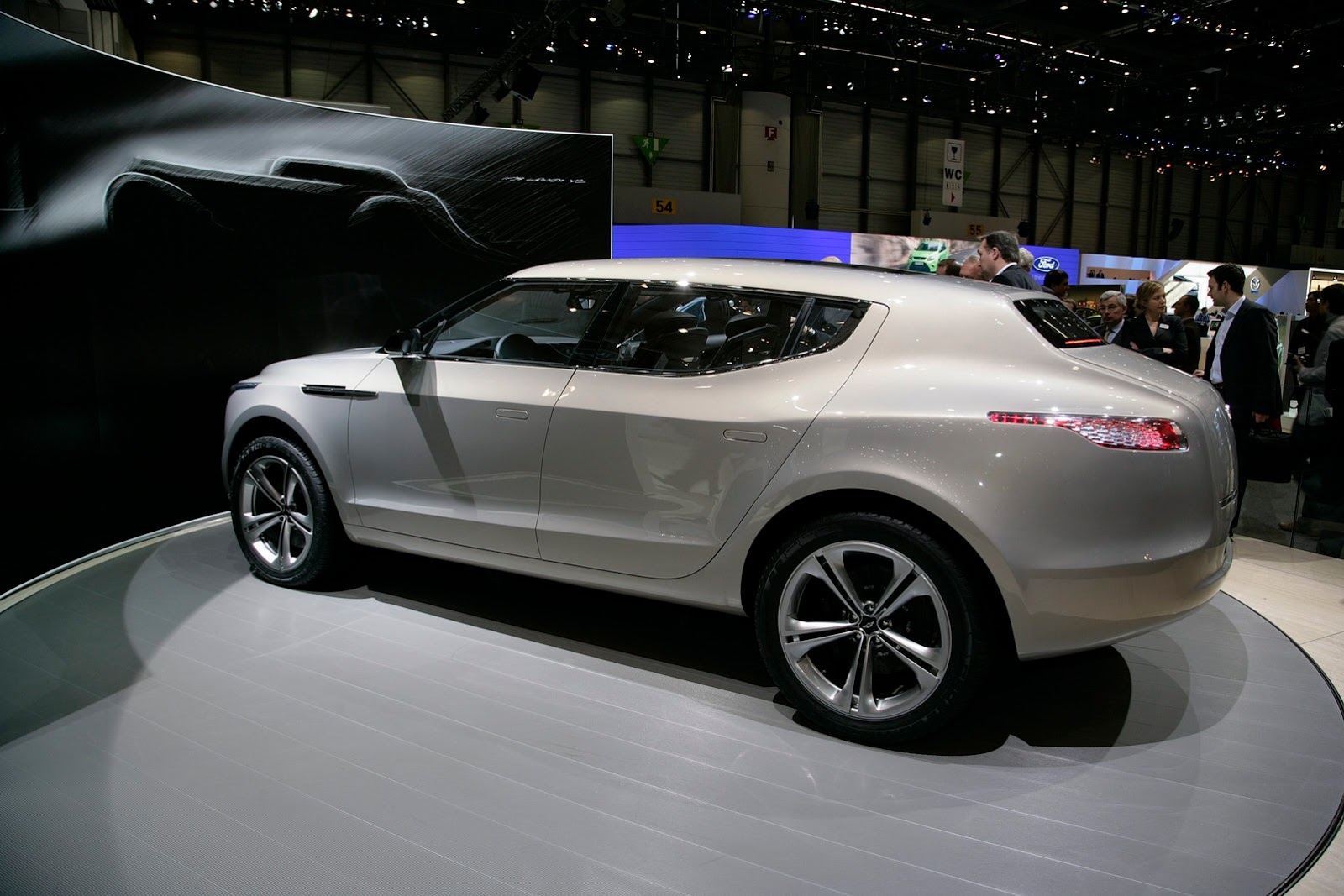 [2009-Aston-Martin-Lagonda-Concept-13%255B2%255D.jpg]