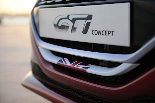 Peugeot-208-GTi-Concept-11.jpg