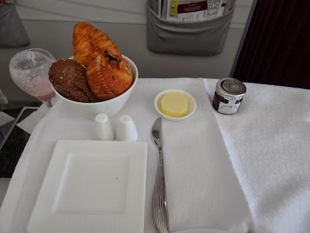 19. Mic dejun Qatar Airways.JPG