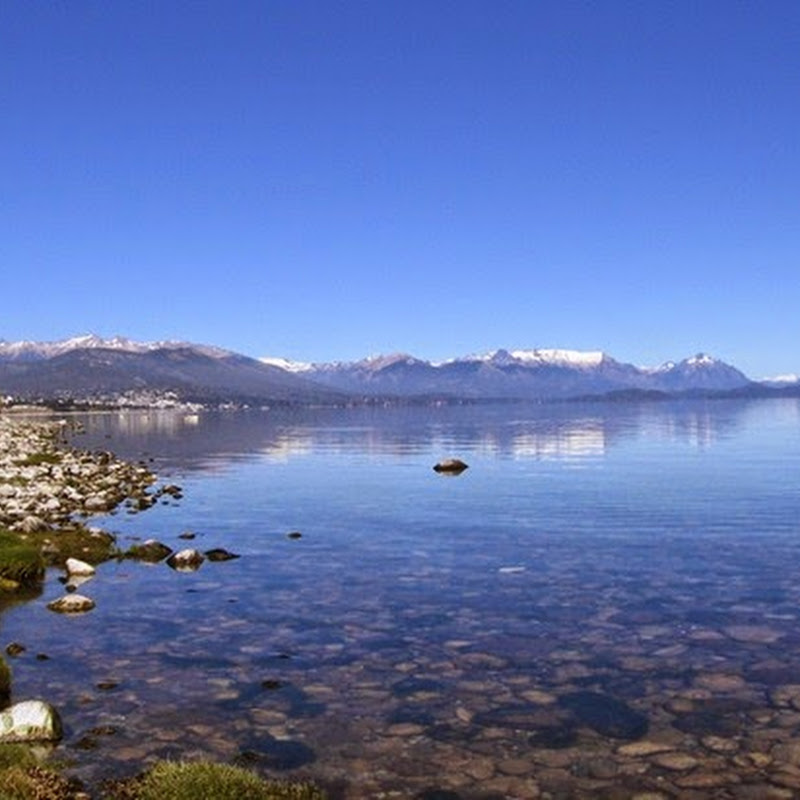 El Lago Argentino es el más sureño entre los grandes lagos que yacen a los pies de los cerros de la Patagonia Argentina.