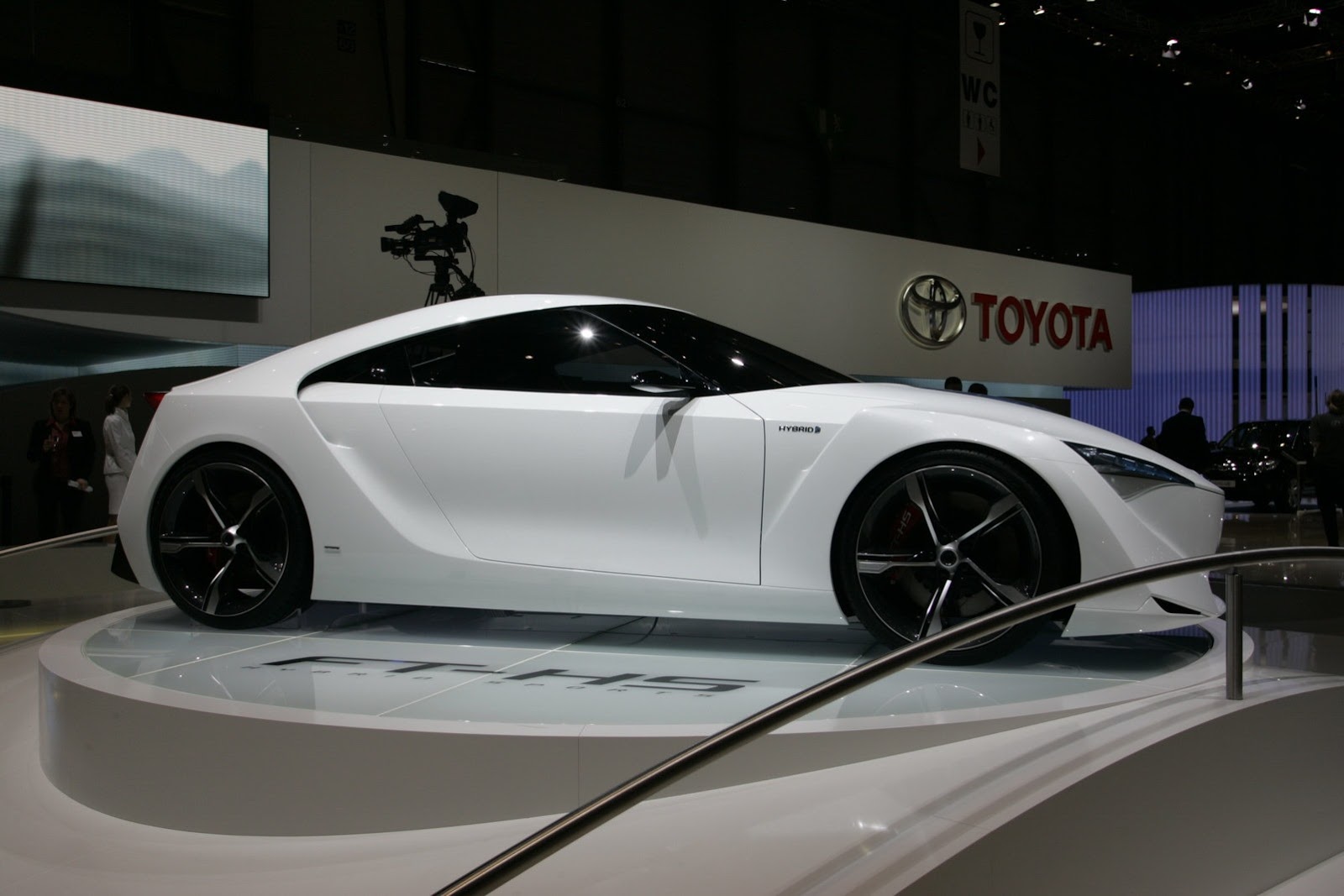 [2007-Toyota-FT-HS-Concept-3%255B2%255D.jpg]