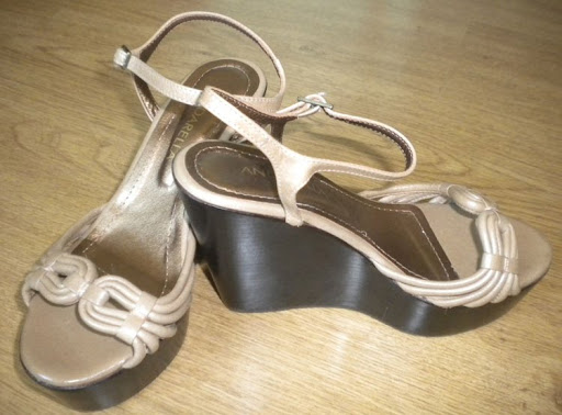 Sandalia De Cuero  Plataforma Forrada En Cuero Y Corcho