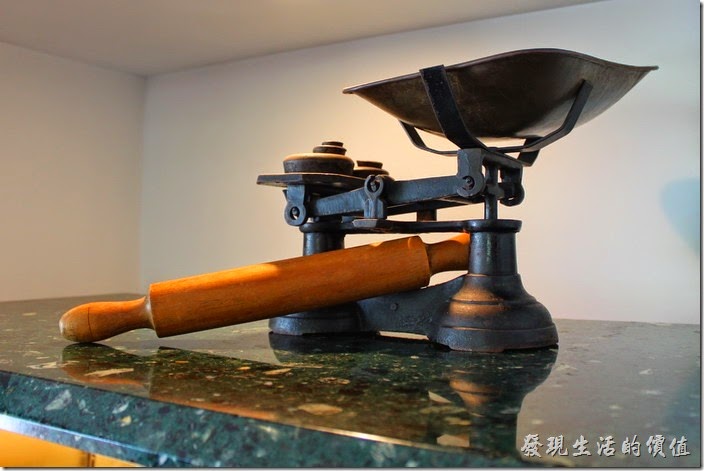 日本-由布院B-SPEAK瑞士捲。這是製作瑞士捲的工具，磅秤以及桿麵棍。