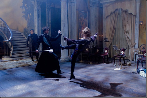 Benjamin Walker as Abe Lincoln fights with Erin Wasson (Vadoma)