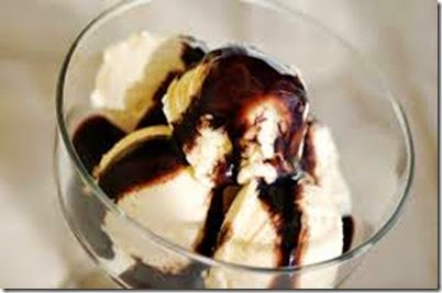 vanilla-ice-cream-in-a-bowl-with-chocolate-syrup