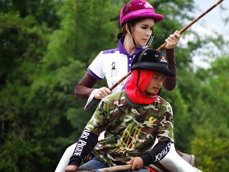 30. Ladyboy la turneul de polo pe elefanti.JPG