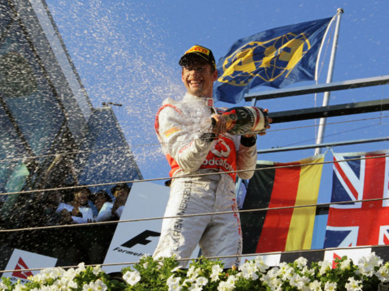 Jenson-Button-champagne-Australian-GP_2735640.jpg