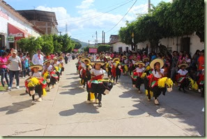 20-11-2013 desfile civico conmemorando el aniversario d ela revolucion (4)