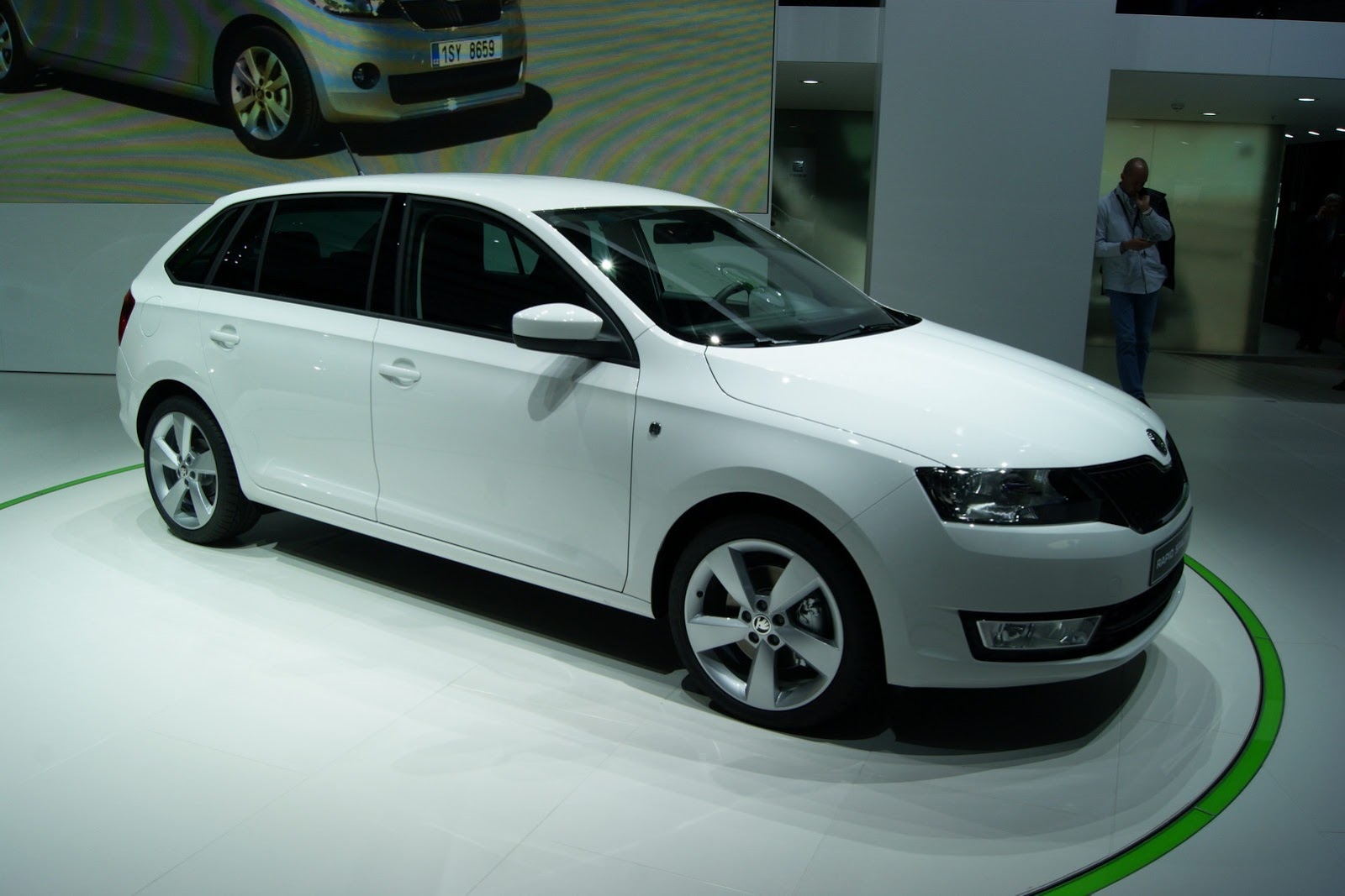 [2014-Skoda-Rapid-Sportback-24%255B2%255D.jpg]