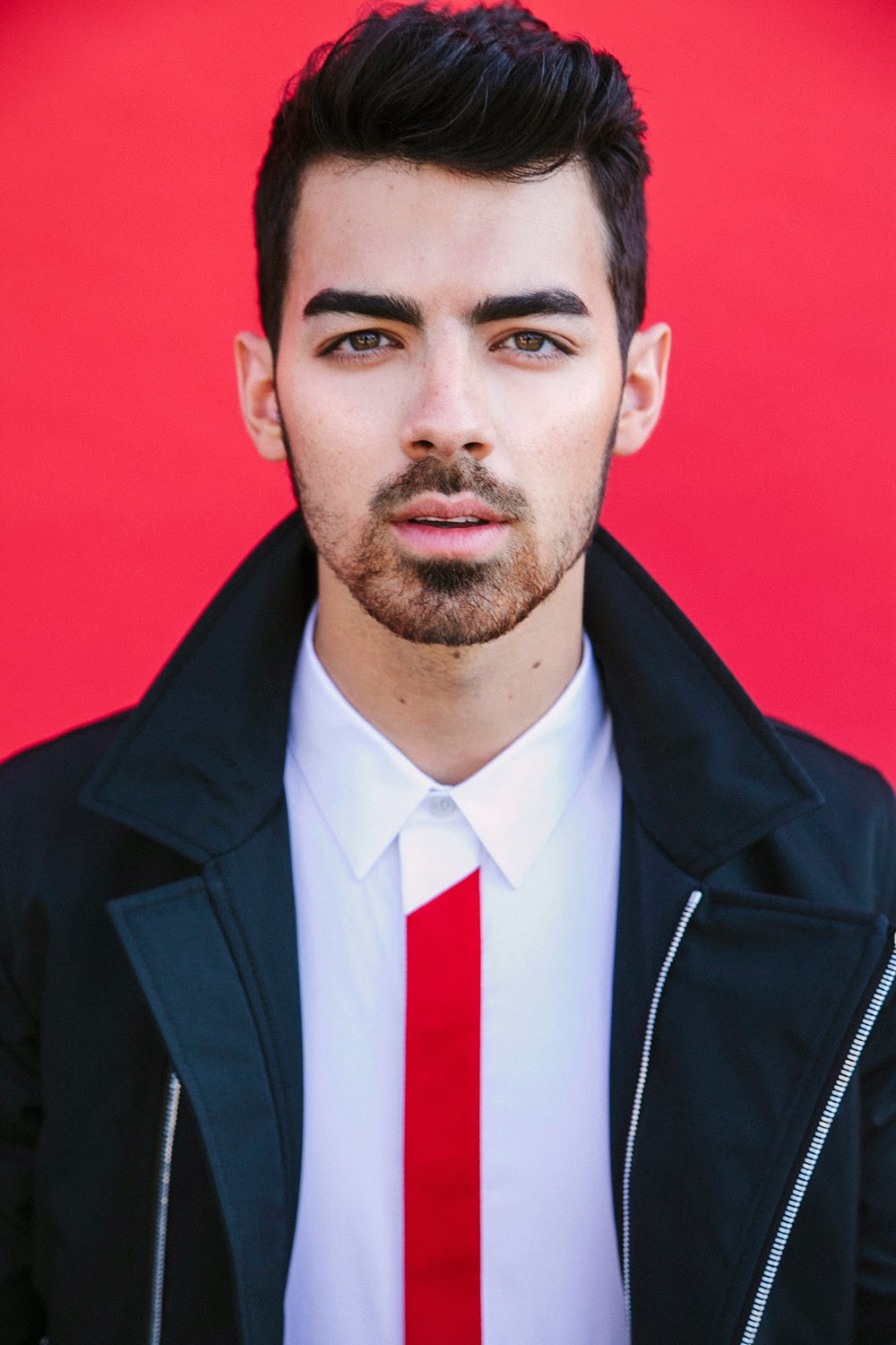 Joe Jonas Muestra Su Barba Para La Revista Scene - Akío Magazine