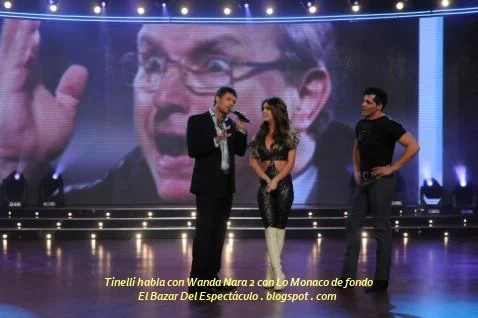 Tinelli habla con Wanda Nara 2 con Lo Monaco de fondo.JPG