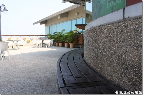 東港青洲濱海遊憩區。遊客中心三樓的露天觀景咖啡座