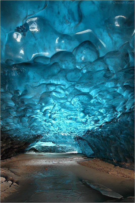Skaftafell-ice-cave-4