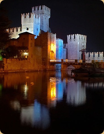 Lombardy_Sirmione_castello_scaligero_di_notte