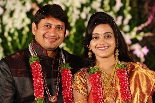[sreenivasa-kumar-wedding-still%255B2%255D.jpg]
