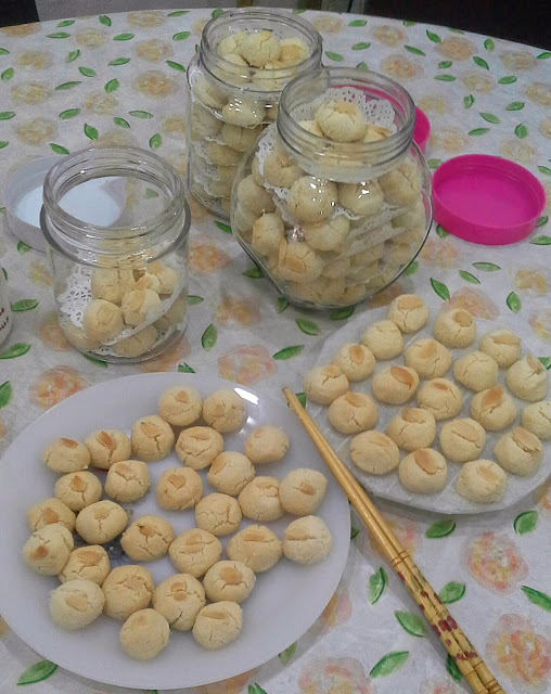 Almond Cookies Using Airfryer The Hedgehog Knows