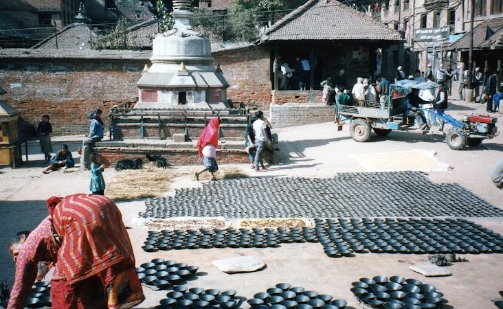 Imagini Nepal la uscat de oale Bhaktapur.jpg Imagini Nepal: la uscat de oale Bhaktapur.jpg