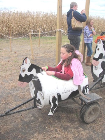 [10.29.11%2520Cousins%2520halloween%2520get%2520together%2520Hope%2520riding%2520in%2520the%2520cow%255B7%255D.jpg]