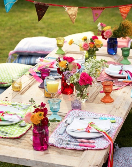 easter-table-setting-idea-layout-lunch-outdoor-party-picnic-decoration-decor-spring-colorful-fun-romantic-tulip-centerpiece-flower-orange-pink-blu