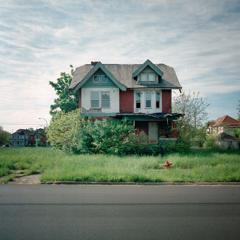 abandoned-detroit-homes12