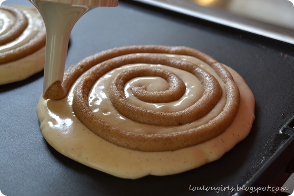 Cinnamon-Roll-Pancake-Recipe-2 (6)
