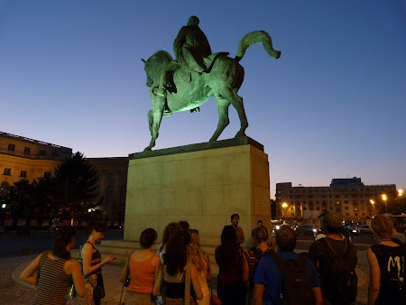 Obiective turistice Bucuresti: statuia lui Carol I