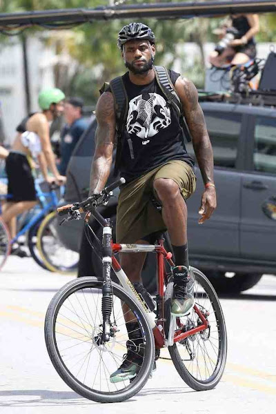 portugués Limpiamente Asesor King James Rides a Bike, Wears LeBron 11 Shooting a New Nike Ad | NIKE  LEBRON - LeBron James Shoes