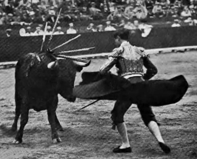 1909-06-10 (Los toros y el teatro) Bombita pase famoso