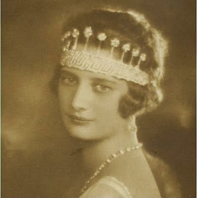 La Reina Astrid de los Belgas con la tiara