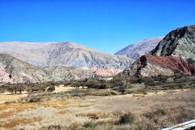 Cerros al costado de la ruta volcanatilcara6.jpg