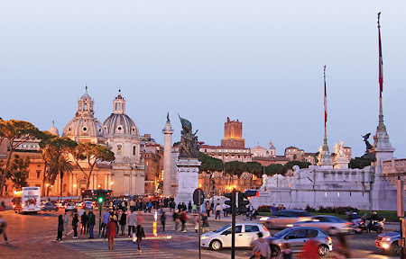Obiective turistice Italia: Piazza di Venezia in Roma