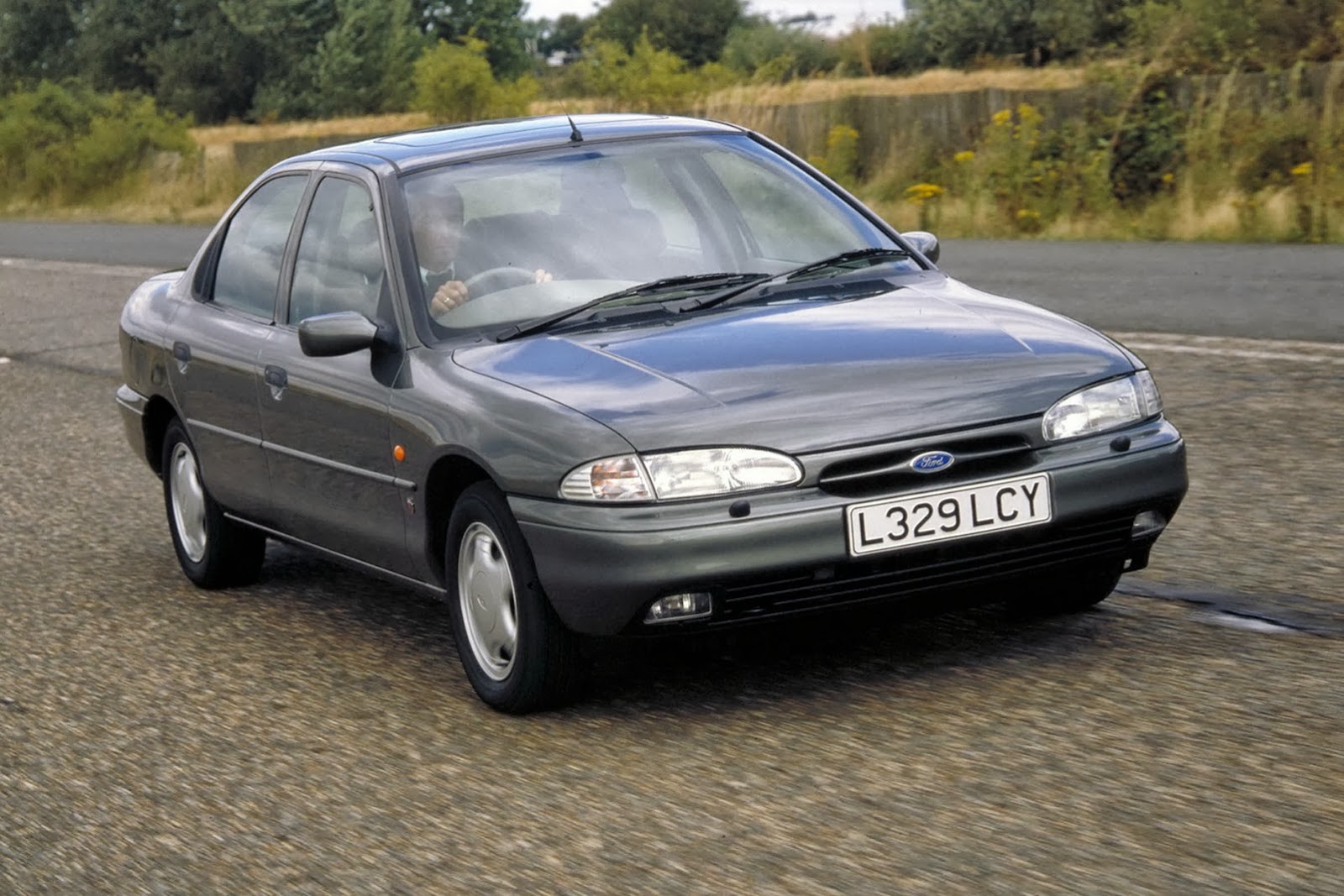 [1993-%2520435-Mondeo%2520Ghia%255B2%255D.jpg]