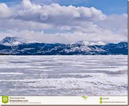 frozen-lake-laberge-winter-landscape-yukon-canada-cold-icy-territory-36076897