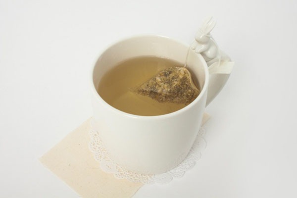 Caneca-Cerâmica-Coelhinho-Branco-Chá-Saquinho