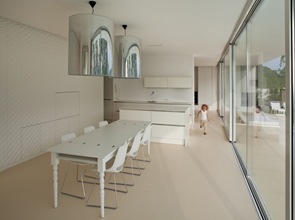Casa L / Schneider & Lengauer casa-blanca-minimalista