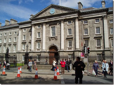 Dublin. Puerta de entrada del Trinity College - P5091077