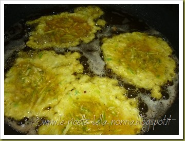 Frittelle di zucchine e fiori di zucca (6)