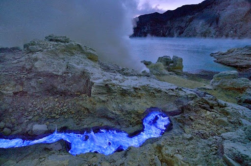 Kawah Ijen: Keindahan Api Berwarna Biru ~ Langit Tanpa Bintang