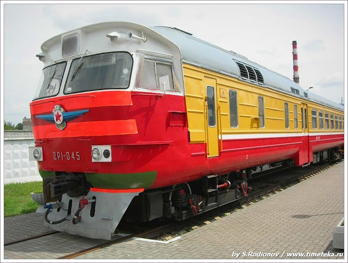 Дизельный локомотив ДР1