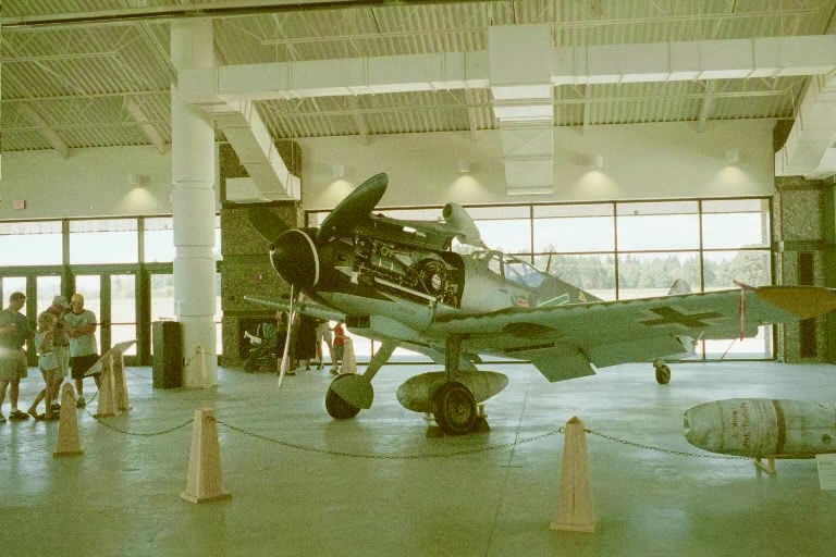[1944-Messerschmitt-BF-109-G-10-Gusta%255B2%255D.jpg]