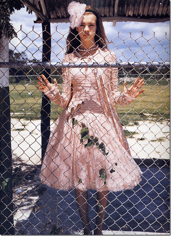 w-july2002-vodianova-10