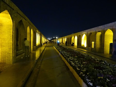 44. Podul Si-o-Seh Esfahan.JPG