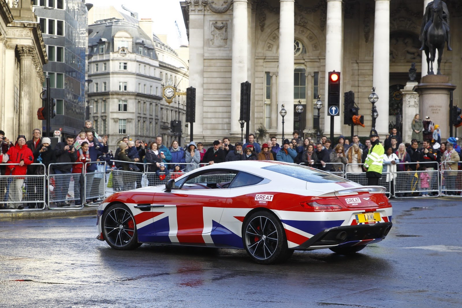 [Aston-Martin-4%255B2%255D.jpg]