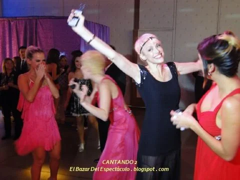 CANTANDO 2.jpg
