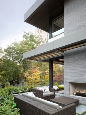 Casa Toronto / Arquitectos Belzberg decoracion-de-terraza-con-chimenea