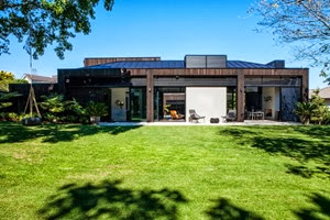 Casa Godden Cres / Dorrington Architects casa-fachada-de-madera